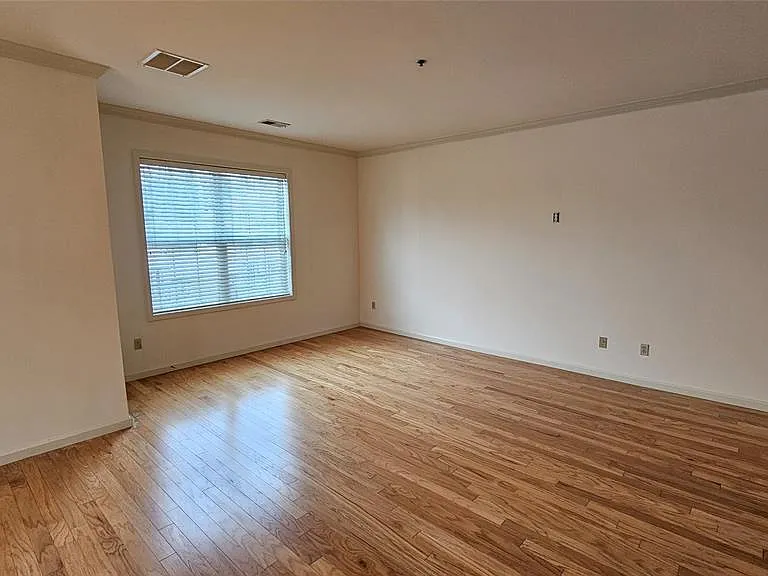 105 Canter Ct — Photo 6