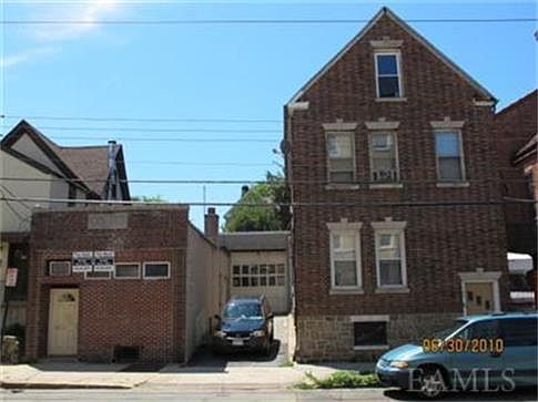 2nd image of 138 N 5th Ave