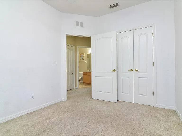 2414 Caravelle Cir #1 — Photo 37