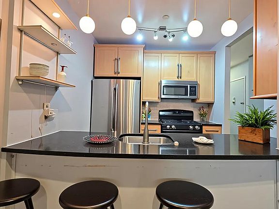 4th image of 324 E 112th St APT 2A