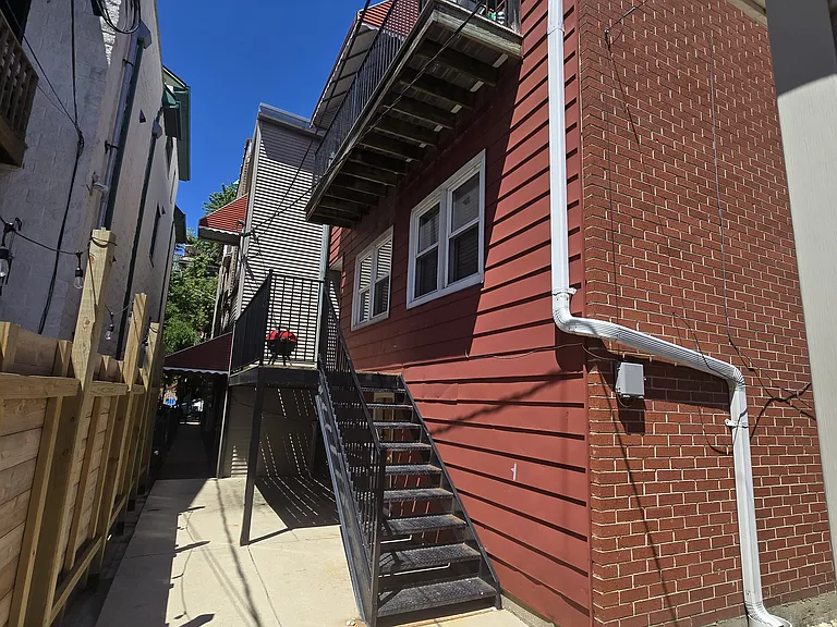 2255 W Huron St #1R — Photo 6