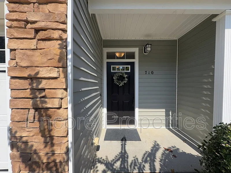 3 bed, 2.5 bath, 1500 sqft, $1,900 — Photo 2