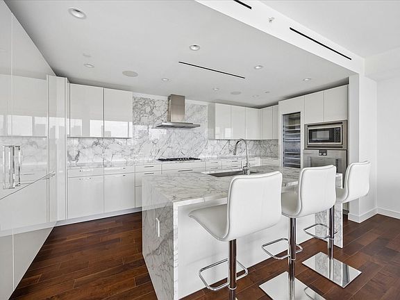 3rd image of 3433 Westheimer Rd #804