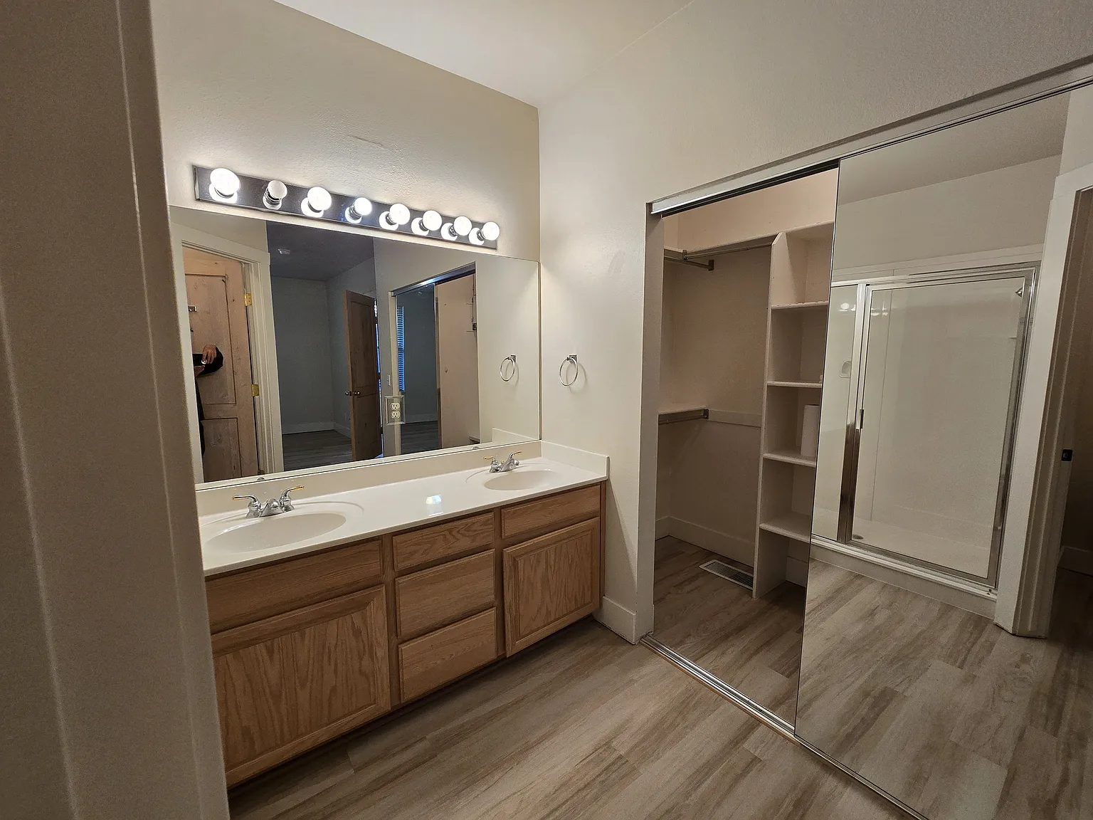 2 bed, 945 sqft, $2,250 — Photo 3