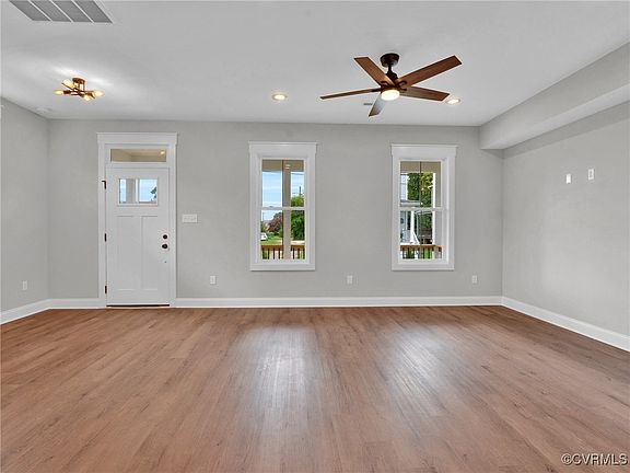 4th image of 212 E 18th St