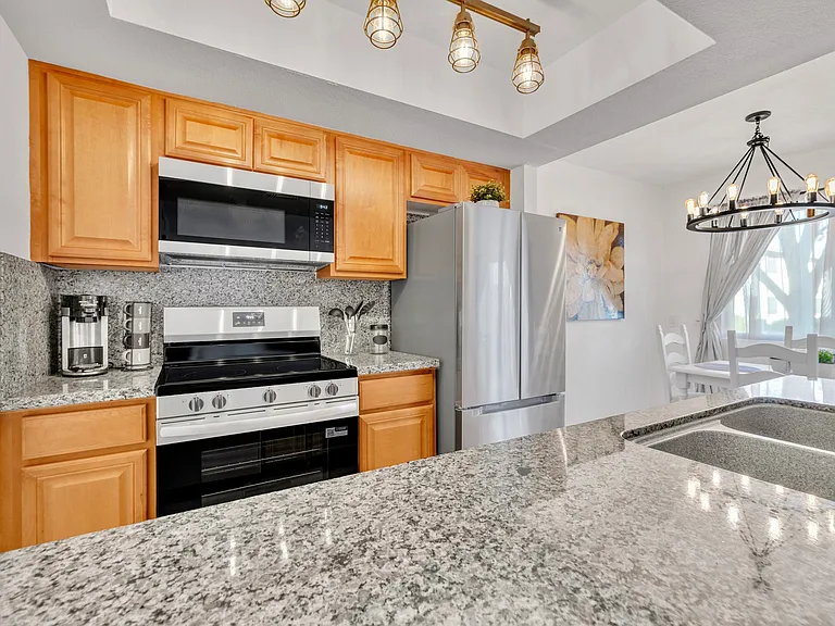 616 S Hardy Dr — Photo 5