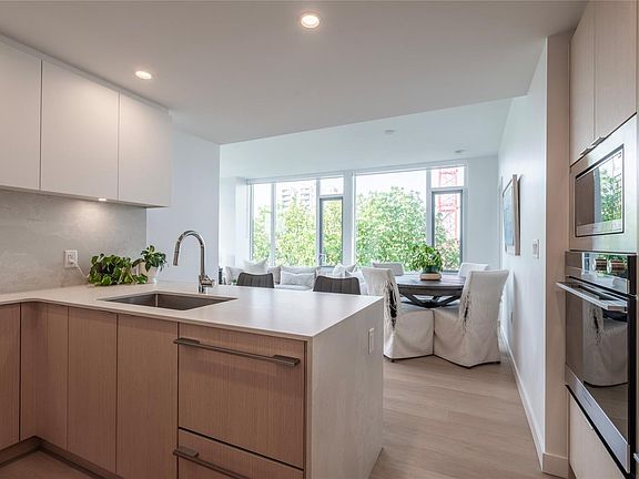 3rd image of 1100 Yates St #511