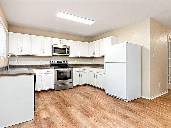 2nd image of 216 Willow Crst