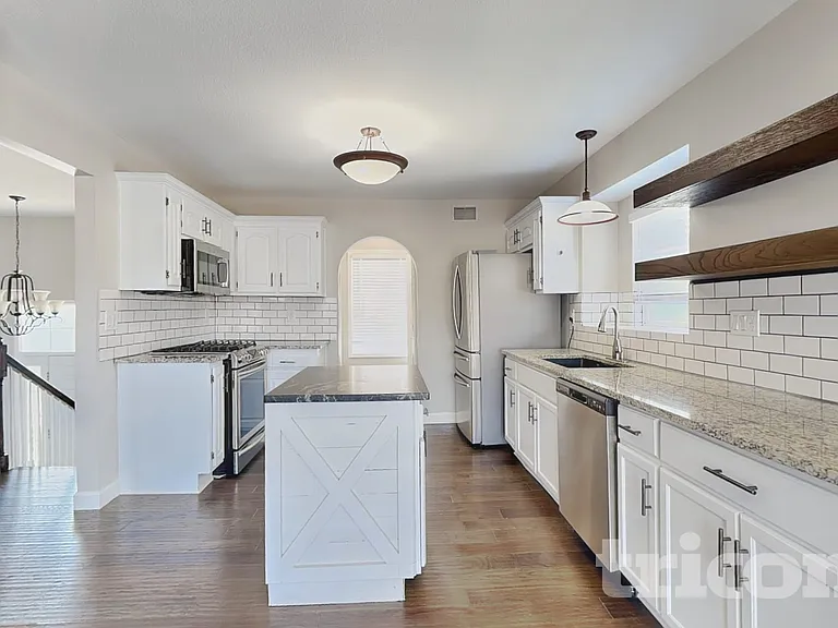 2116 SW Chase Dr — Photo 5