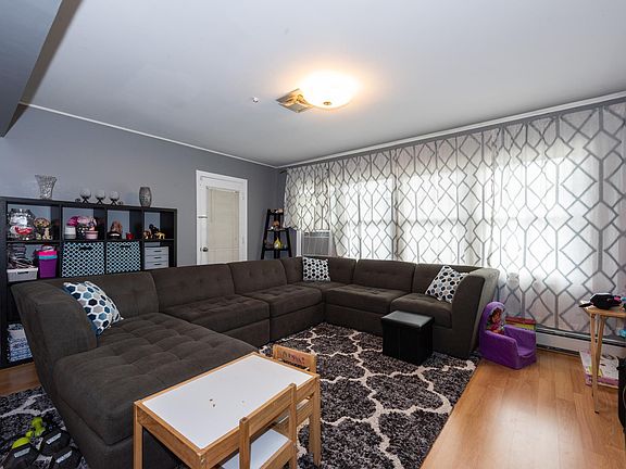 2nd image of 10 Swirl Ln