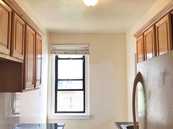 5th image of 4330 46th St APT 5S