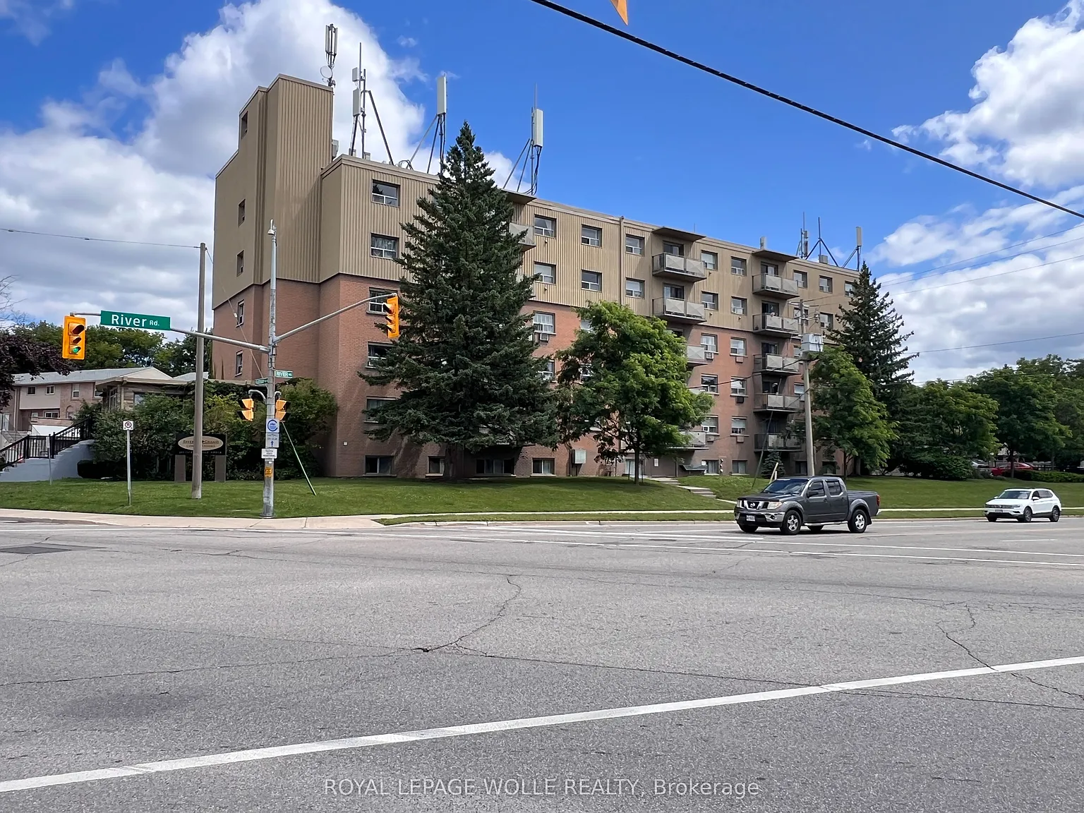 River Grand Condominiums — Photo 2