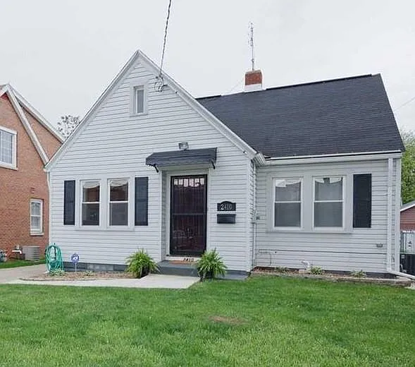 2410 W Rohmann Ave photo 1