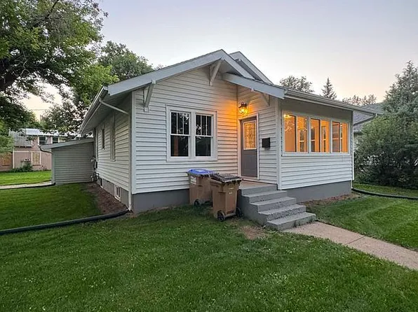 801 1st St NW, Minot, ND 58703