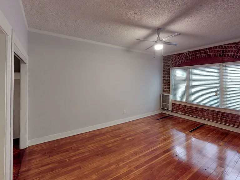 KMR - Kenmore Apts. — Photo 6