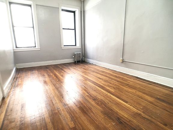 2nd image of 2100 Westbury Ct APT 1M