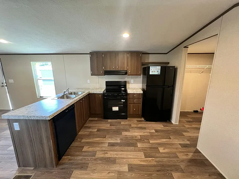 Auburndale Estates — Photo 46