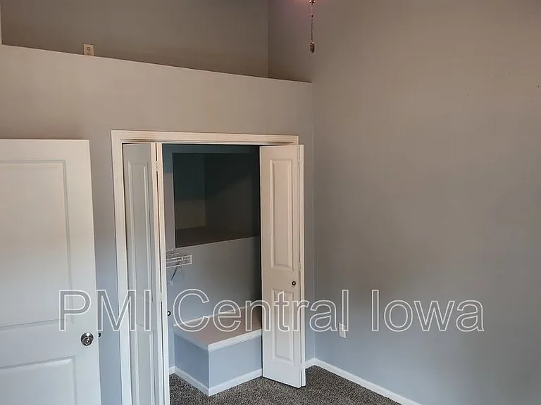 305 NE Kingwood — Photo 12