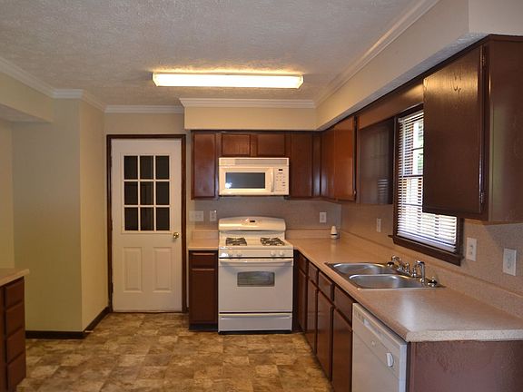 5th image of 3727 Trenton Dr
