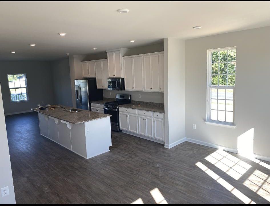 1st image of 1001 Valley Ln
