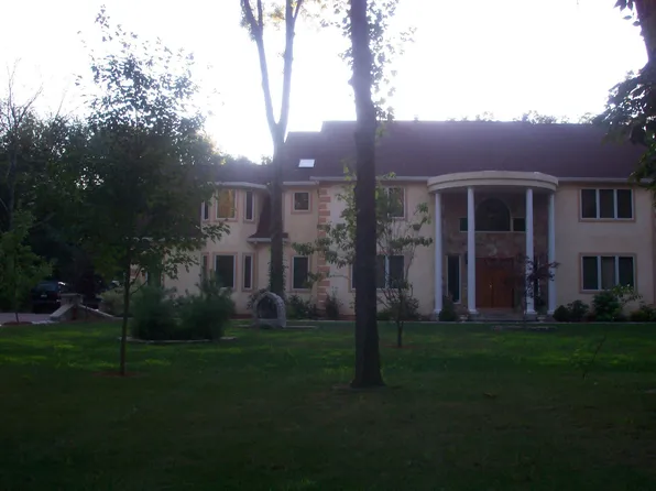 10 Grouse Ln, Woodbridge, CT 06525