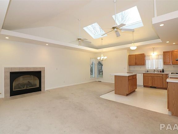 2nd image of 1021 W Bellehaven Ln