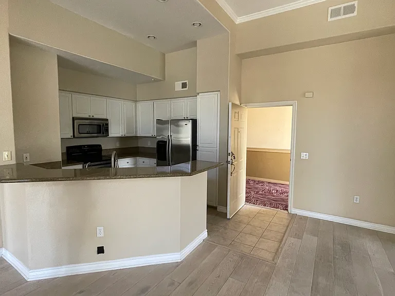 4165 Executive Dr #F401 — Photo 3