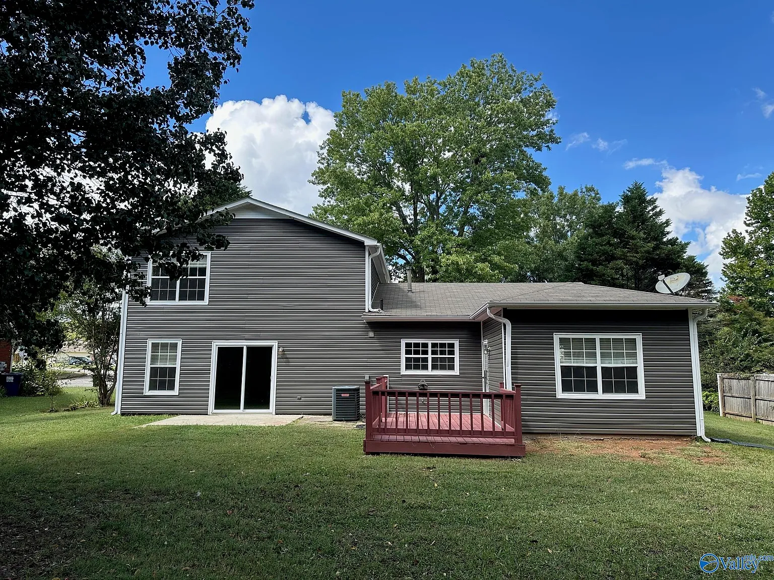 3 bed, 2.5 bath, 2287 sqft, $2,050 — Photo 3