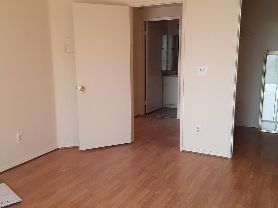 2nd image of 330 S Harvard Blvd