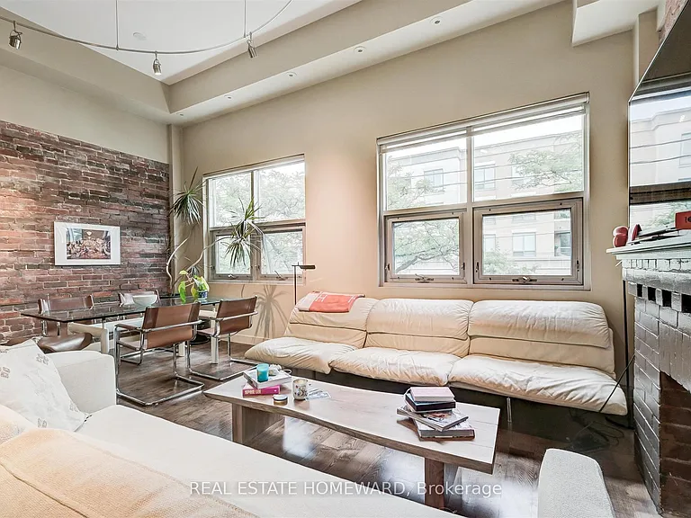 1842 Queen St E #205 — Photo 4