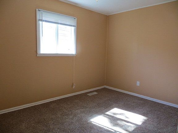 5th image of 867 Daffodil Dr