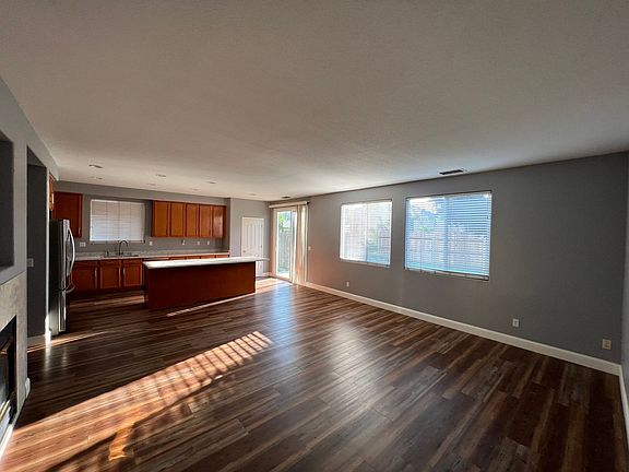 3rd image of 2641 Meadowlark Cir