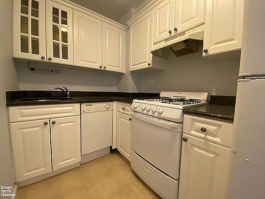 4th image of 222 E 19th St APT 6B