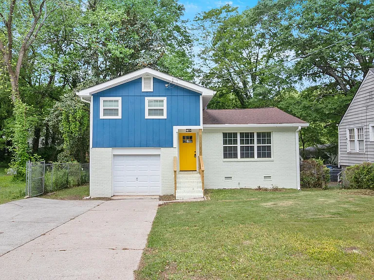 1399 Lockwood Dr SW — Photo 1