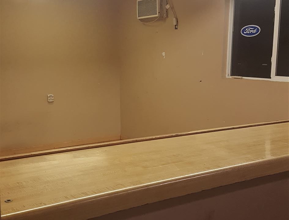 2nd image of 1389 Valley Rd