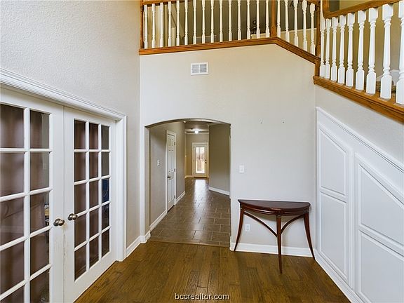 5th image of 2479 Newark Cir