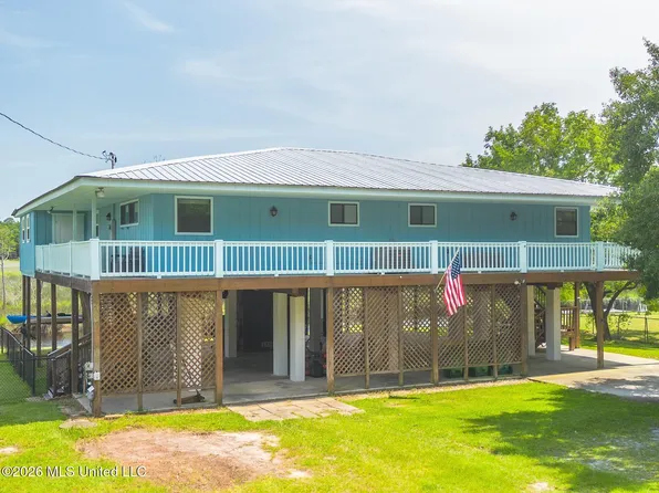 8821 Pickering Forrest Dr, Ocean Springs, MS 39564