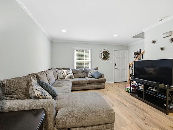 5th image of 1250 Jamestown Ct