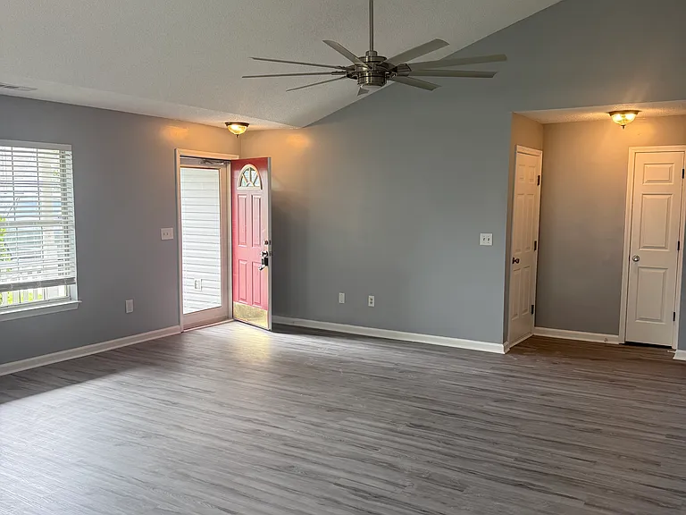 318 Worthington Cir — Photo 17