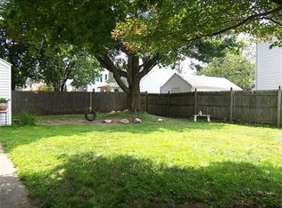 1721 Carew St, Springfield, MA 01104