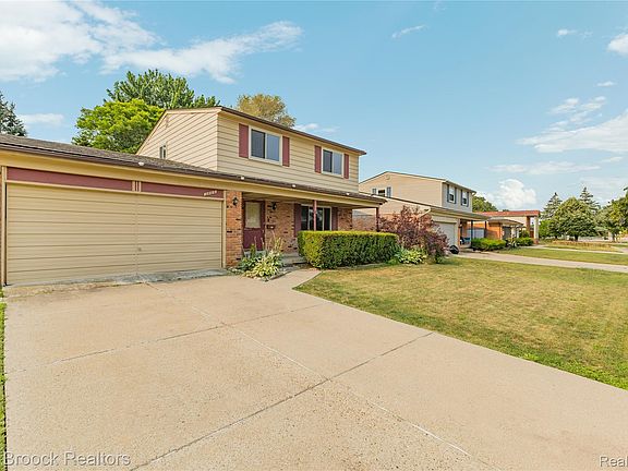 3rd image of 2868 Belcher Dr