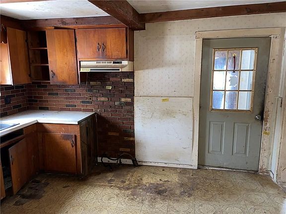 4th image of 3919 Buffalo St
