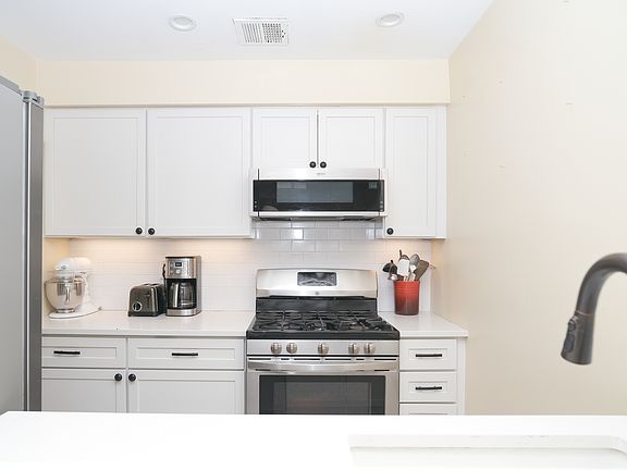 2nd image of 205 10th St APT 8S
