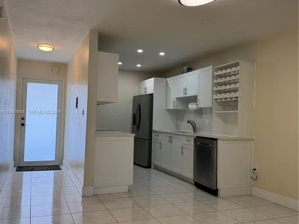 300 NE 191st St APT 219, Miami, FL 33179