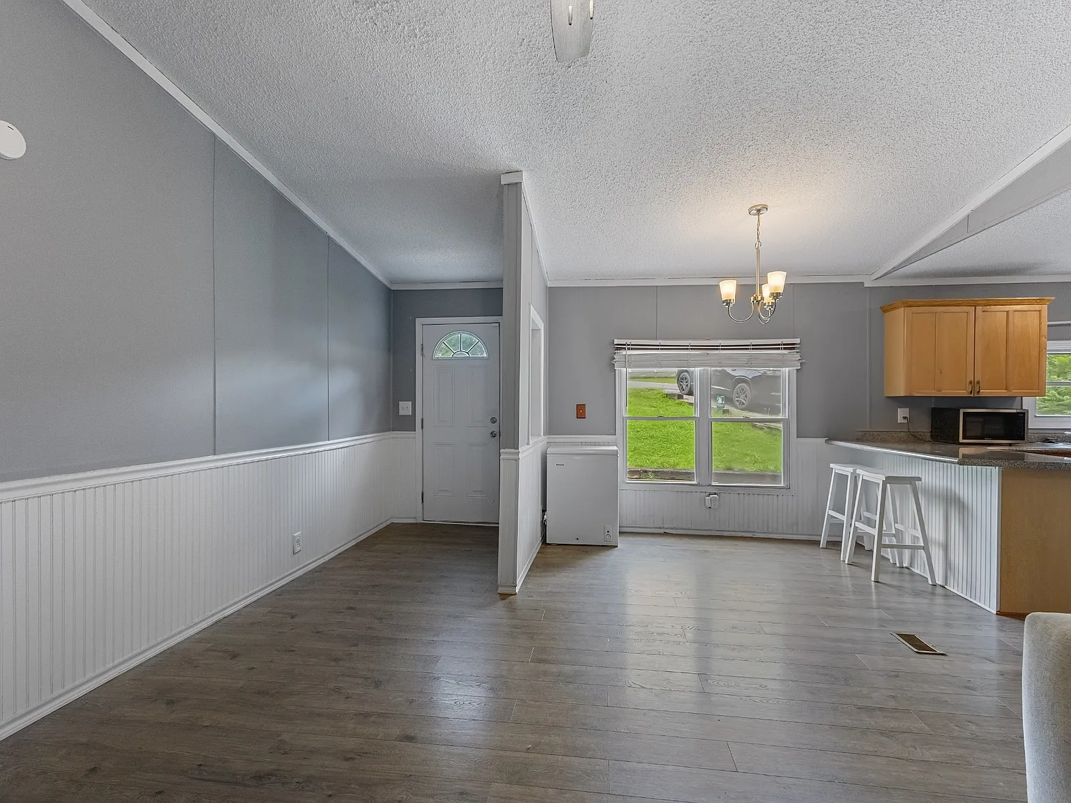 3 bed, 2.0 bath, 1248 sqft, $1,750 — Photo 3