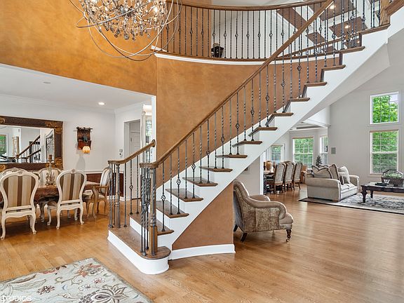 2nd image of 3855 Anjou Ln