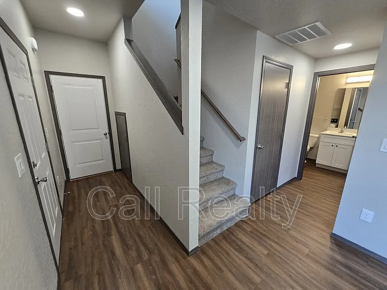 308 S Clinton Rd — Photo 2