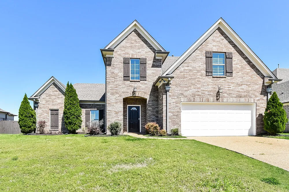 5 bed, 2.5 bath, 2650 sqft, $2,625 — Photo 1