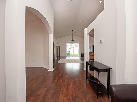 4th image of 8205 Carriage Pointe Dr