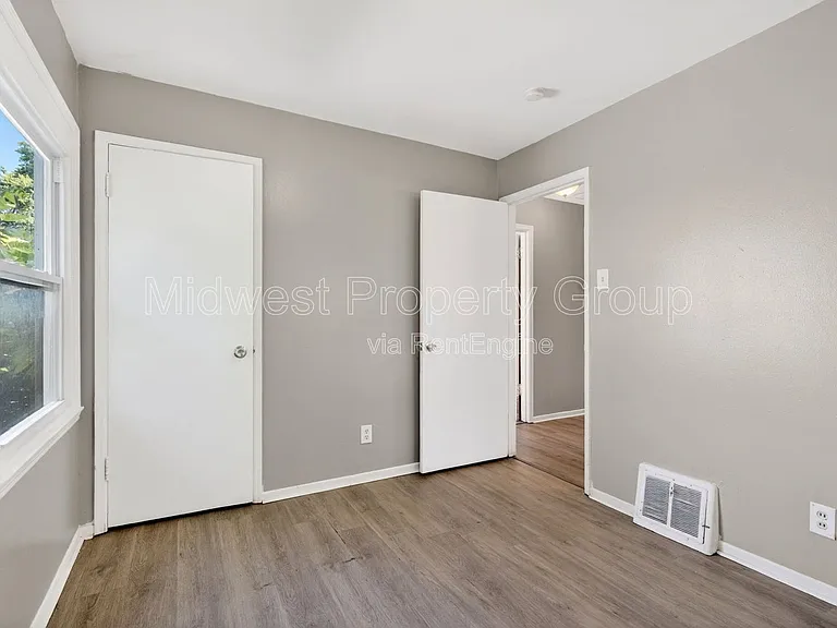 345 Caithness Rd — Photo 16